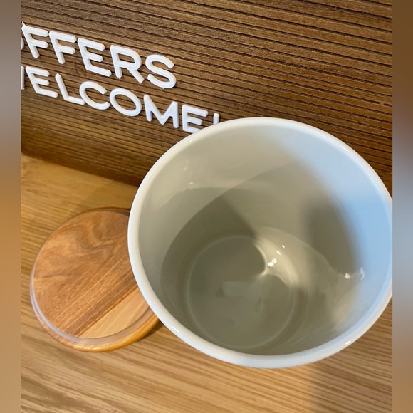 Gorham Ariana 8.25" Ceramic Canister with sealing wooden lid EVUC - Picture 4 of 8